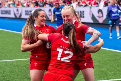 170526 - Wales v Italy - Guinness Women's Six Nations - Courtney Keight of Wales scores a try 