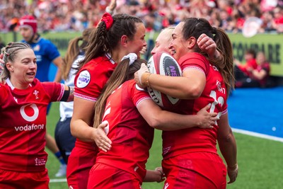 170526 - Wales v Italy - Guinness Women's Six Nations - Courtney Keight of Wales scores a try 
