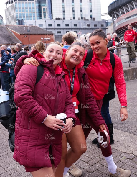 170526 - Wales v Italy, 2026 Guinness Women’s 6 Nations - Kendall Waudby of Wales, Stella Orrin of Wales and Jorja Aiono of Wales arrive at the stadium