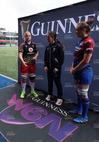 170526 - Wales v Italy, 2026 Guinness Women’s 6 Nations - Wales Captain Bethan Lewis of Wales with Elisa Giordano of Italy at the coin toss