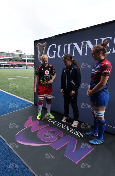 170526 - Wales v Italy, 2026 Guinness Women’s 6 Nations - Wales Captain Bethan Lewis of Wales with Elisa Giordano of Italy at the coin toss