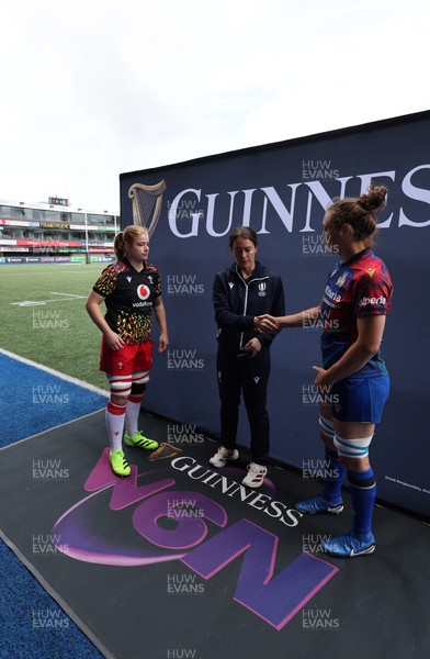170526 - Wales v Italy, 2026 Guinness Women’s 6 Nations - Wales Captain Bethan Lewis of Wales with Elisa Giordano of Italy at the coin toss