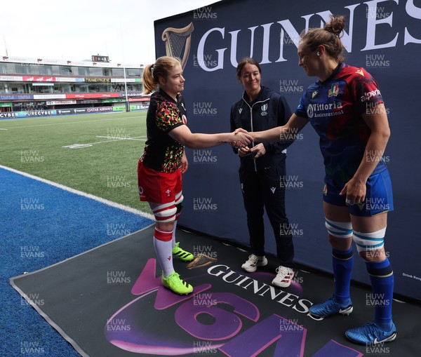 170526 - Wales v Italy, 2026 Guinness Women’s 6 Nations - Wales Captain Bethan Lewis of Wales with Elisa Giordano of Italy at the coin toss