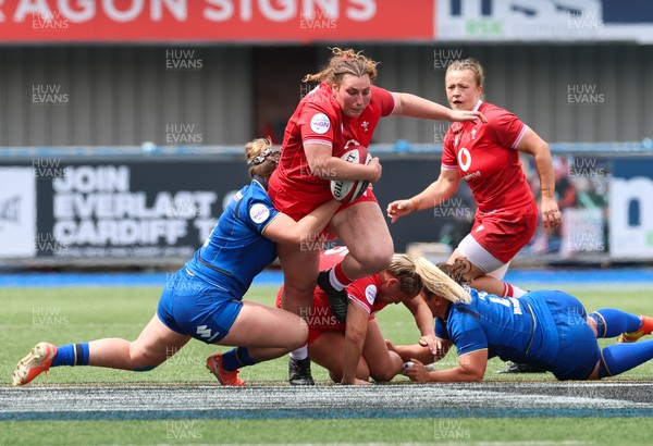 170526 - Wales v Italy, 2026 Guinness Women’s 6 Nations - Gwenllian Pyrs of Wales charges forward