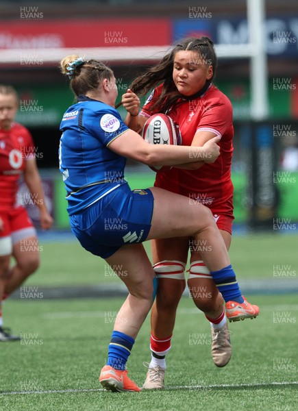 170526 - Wales v Italy, 2026 Guinness Women’s 6 Nations - Jorja Aiono of Wales charges through the Italian defence