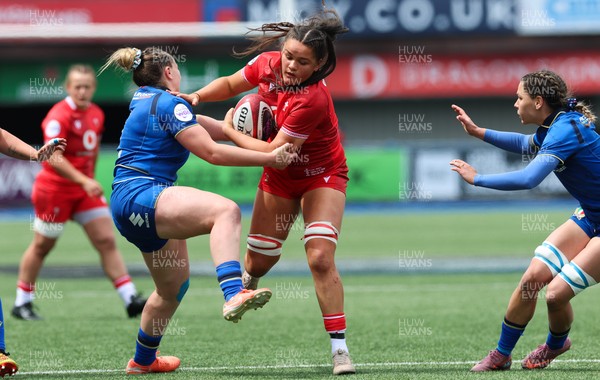 170526 - Wales v Italy, 2026 Guinness Women’s 6 Nations - Jorja Aiono of Wales charges through the Italian defence