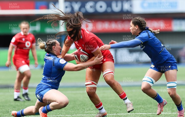 170526 - Wales v Italy, 2026 Guinness Women’s 6 Nations - Jorja Aiono of Wales charges through the Italian defence