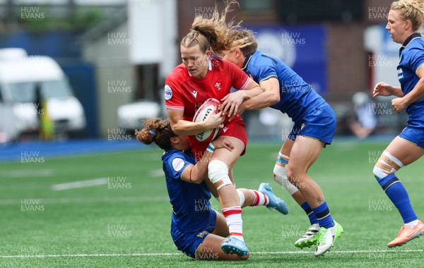 170526 - Wales v Italy, 2026 Guinness Women’s 6 Nations - Carys Cox of Wales charges through the Italian defence