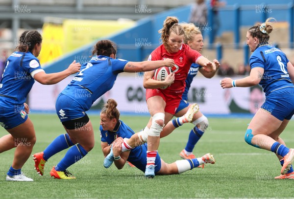 170526 - Wales v Italy, 2026 Guinness Women’s 6 Nations - Carys Cox of Wales charges through the Italian defence