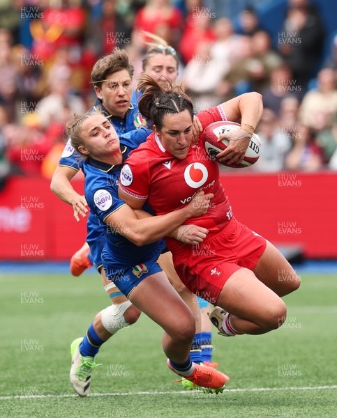 170526 - Wales v Italy, 2026 Guinness Women’s 6 Nations - Courtney Keight of Wales races for the line