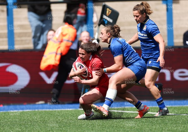 170526 - Wales v Italy, 2026 Guinness Women’s 6 Nations - Kayleigh Powell of Wales races in to score try