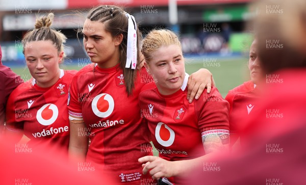 170526 - Wales v Italy, 2026 Guinness Women’s 6 Nations - Bethan Lewis of Wales speaks to the team at the end of the match