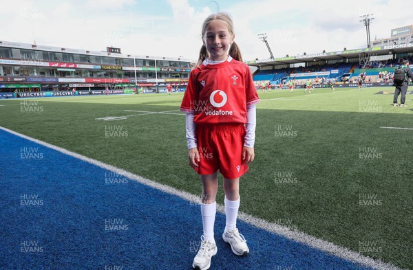170526 - Wales v Italy, 2026 Guinness Women’s 6 Nations -  Match mascot a head of the game