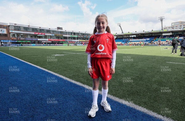 170526 - Wales v Italy, 2026 Guinness Women’s 6 Nations -  Match mascot a head of the game