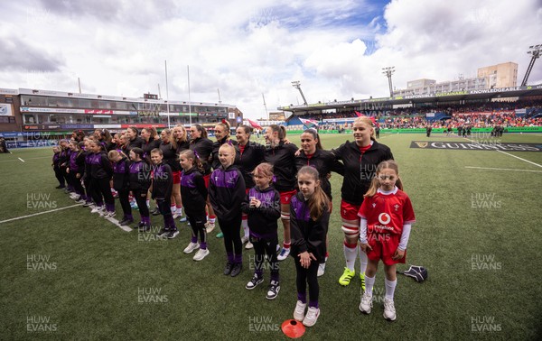 170526 - Wales v Italy, 2026 Guinness Women’s 6 Nations - The Wales team line up for the anthems ahead of the match