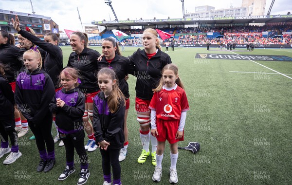 170526 - Wales v Italy, 2026 Guinness Women’s 6 Nations - The Wales team line up for the anthems ahead of the match