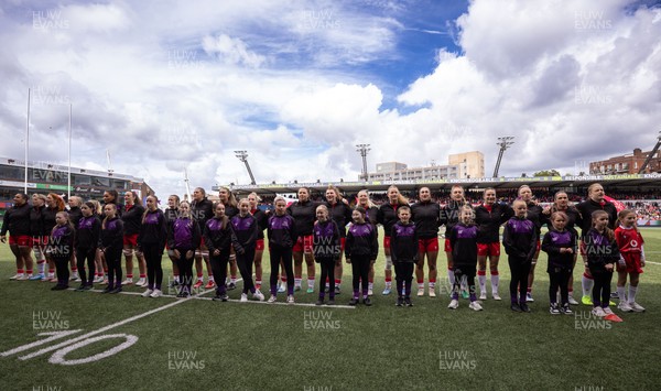 170526 - Wales v Italy, 2026 Guinness Women’s 6 Nations - The Wales team line up for the anthems ahead of the match