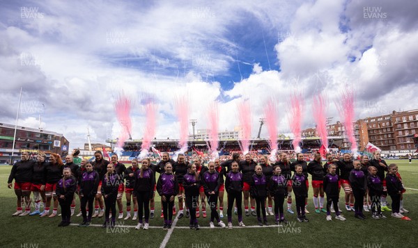 170526 - Wales v Italy, 2026 Guinness Women’s 6 Nations - The Wales squad members line up for the anthems ahead of the match