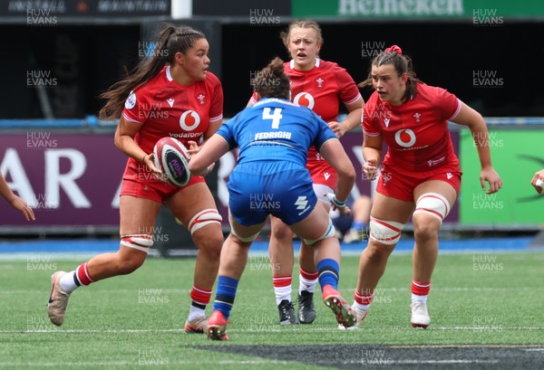 170526 - Wales v Italy, 2026 Guinness Women’s 6 Nations - Jorja Aiono of Wales and Branwen Metcalfe of Wales take on Valeria Fedrighi of Italy