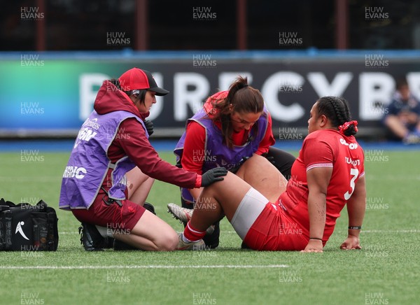 170526 - Wales v Italy, 2026 Guinness Women’s 6 Nations - Dr Gwennan Williams, team doctor and Elin Drake treat Sisilia Tuipulotu of Wales