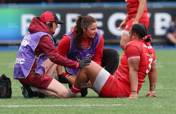 170526 - Wales v Italy, 2026 Guinness Women’s 6 Nations - Dr Gwennan Williams, team doctor and Elin Drake treat Sisilia Tuipulotu of Wales
