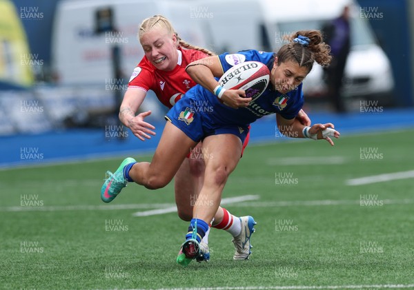 170526 - Wales v Italy, 2026 Guinness Women’s 6 Nations - Francesca Granzotto of Italy is tackled by Nikita Prothero of Wales