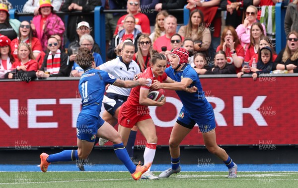 170526 - Wales v Italy, 2026 Guinness Women’s 6 Nations - Jasmine Joyce of Wales looks to attack