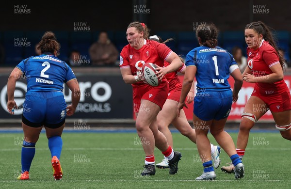 170526 - Wales v Italy, 2026 Guinness Women’s 6 Nations - Gwenllian Pyrs of Wales takes on Vittoria Vecchini of Italy and Silvia Turani of Italy