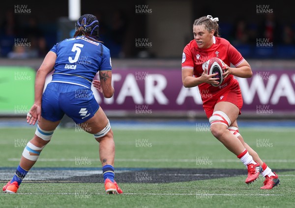 170526 - Wales v Italy, 2026 Guinness Women’s 6 Nations - Natalia John of Wales takes on Giordana Duca of Italy