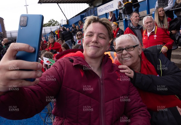 170526 - Wales v Italy, 2026 Guinness Women’s 6 Nations - Donna Rose of Wales with fans