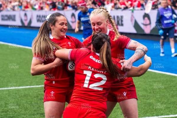 170526 - Wales v Italy - Guinness Women's Six Nations - Courtney Keight of Wales scores a try 