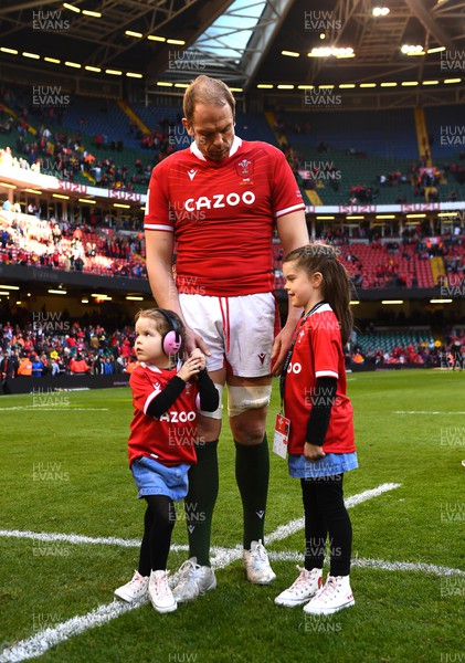 190322 - Wales v Italy - Guinness Six Nations - Alun Wyn Jones of Wales with daughters Mali and Efa