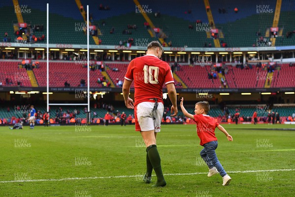 190322 - Wales v Italy - Guinness Six Nations - Dan Biggar of Wales with son James after the game