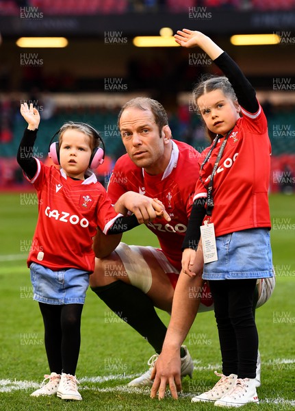 190322 - Wales v Italy - Guinness Six Nations - Alun Wyn Jones of Wales with daughters Mali and Efa after the game