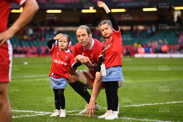 190322 - Wales v Italy - Guinness Six Nations - Alun Wyn Jones of Wales with daughters Mali and Efa after the game