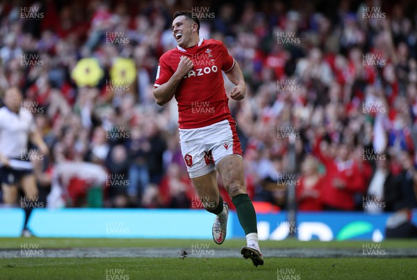 190322 - Wales v Italy - Guinness 6 Nations - Owen Watkin of Wales celebrates scoring a try