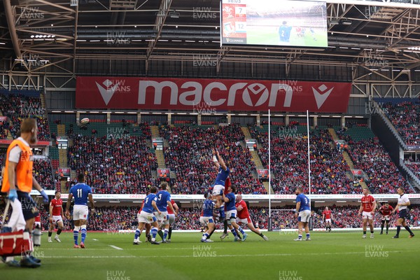 190322 - Wales v Italy - Guinness 6 Nations - Italy win the line out