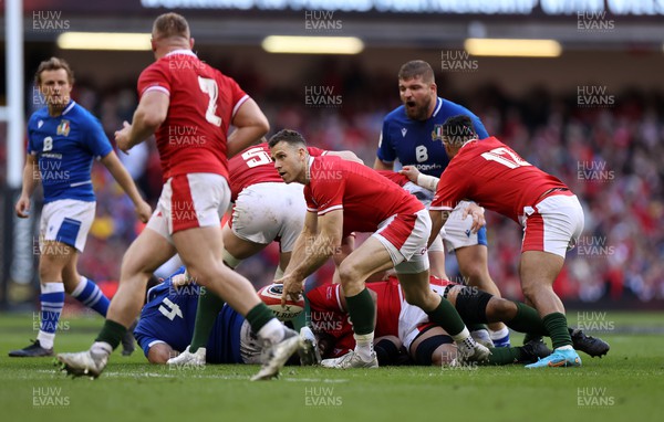 190322 - Wales v Italy - Guinness 6 Nations - Gareth Davies of Wales