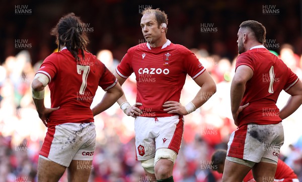 190322 - Wales v Italy - Guinness 6 Nations - A frustrated Alun Wyn Jones of Wales