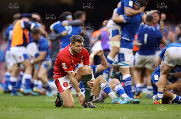 190322 - Wales v Italy - Guinness 6 Nations - Dejected Dan Biggar of Wales at full time