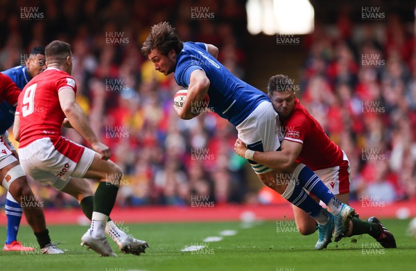 190322 Wales v Italy, Guinness Six Nations 2022 - Giovanni Pettinelli of Italy is tackled by Dan Biggar of Wales