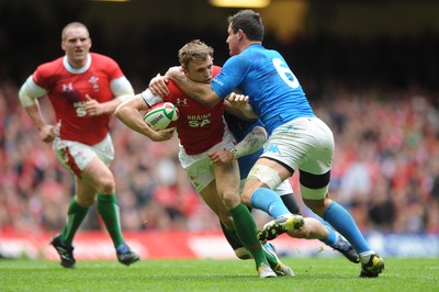 20.03.10 - Wales v Italy - RBS Six Nations 2010 - Tom Prydie of Wales takes on Martin Castrogiovanni and Paul Derbyshire of Italy. 