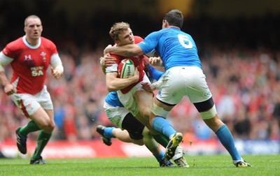 20.03.10 - Wales v Italy - RBS Six Nations 2010 - Tom Prydie of Wales takes on Martin Castrogiovanni and Paul Derbyshire of Italy. 