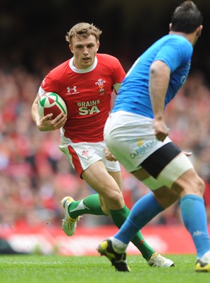 20.03.10 - Wales v Italy - RBS Six Nations 2010 - Tom Prydie of Wales takes on Paul Derbyshire of Italy. 