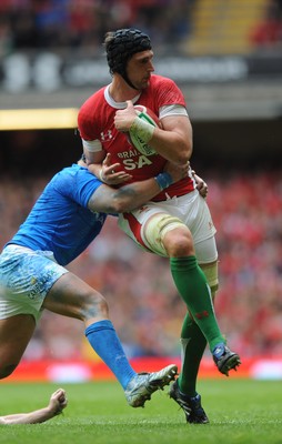 20.03.10 - Wales v Italy - RBS Six Nations 2010 - Luke Charteris of Wales is tackled by Leonardo Ghiraldini of Italy. 