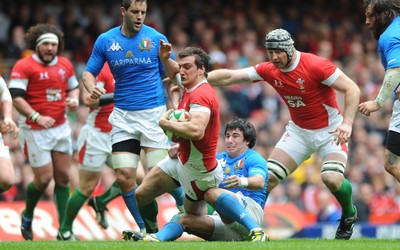 20.03.10 - Wales v Italy - RBS Six Nations 2010 - Sam Warburton of Wales takes on Pablo Canavosio of Italy. 