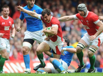 20.03.10 - Wales v Italy - RBS Six Nations 2010 - Sam Warburton of Wales takes on Pablo Canavosio of Italy. 