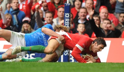 20.03.10 - Wales v Italy - RBS Six Nations 2010 - James Hook of Wales scores his first try. 