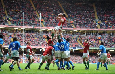 20.03.10 - Wales v Italy - RBS Six Nations 2010 - Jonathan Thomas of Wales takes line-out ball. 