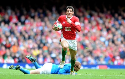 20.03.10 - Wales v Italy - RBS Six Nations 2010 - James Hook of Wales breaks away from Gonzalo Garcia of Italy. 
